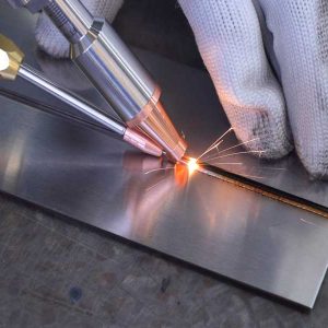Hàn laser nối 2 tấm sắt kim loại